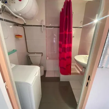 Apartment Air-conditioned With Balcony In St-raphael *