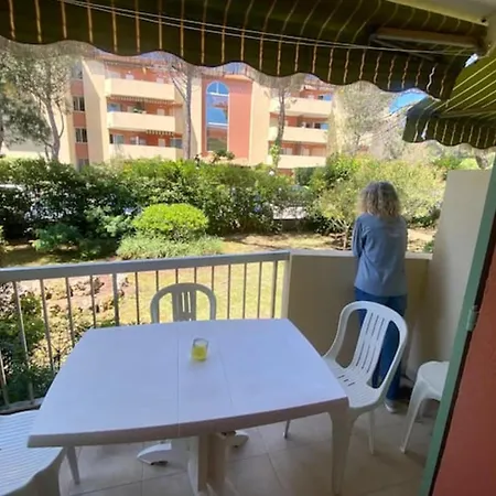 Air-conditioned With Balcony In St-raphael Апартаменты