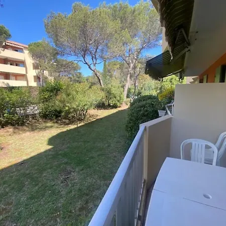 Air-conditioned With Balcony In St-raphael * Сен-Рафаэль